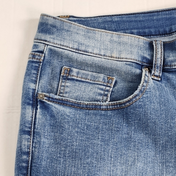 NWT Lane Bryant High-Rise Signature Fit Blue Pedal Jeans Size 16 - Picture 5 of 11